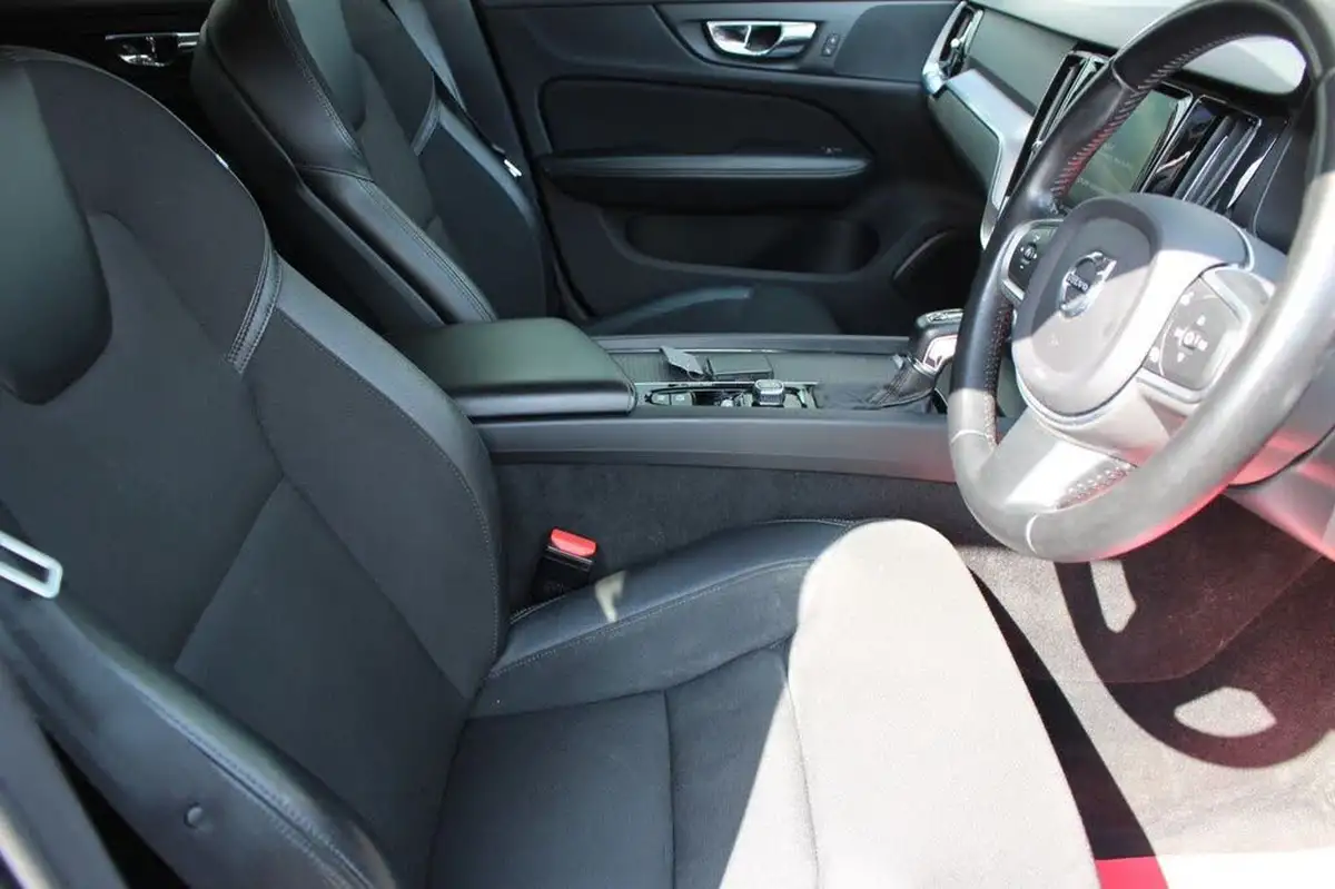 2018-volvo-v60-20td-d4-momentum-geartronic-big-8