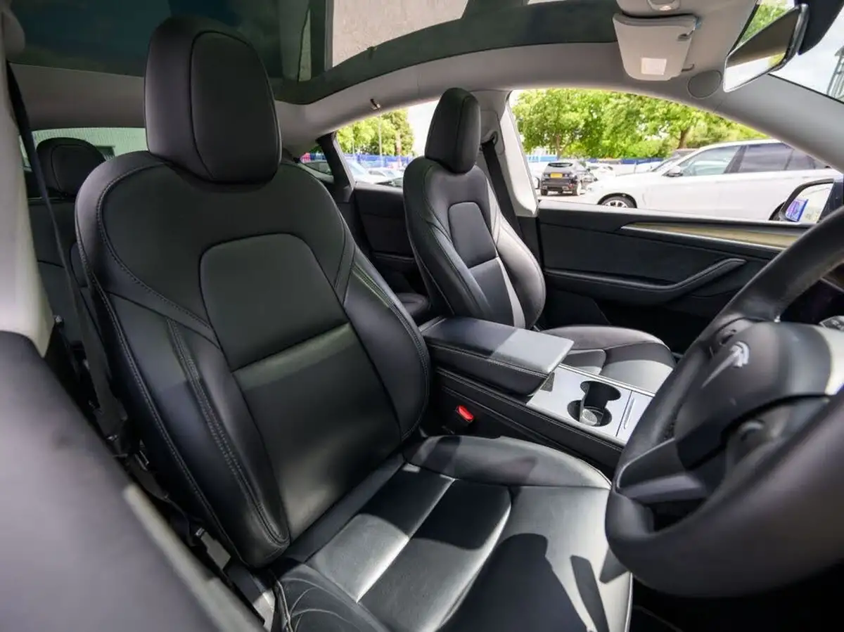 2023-tesla-model-y-e-long-range-big-10