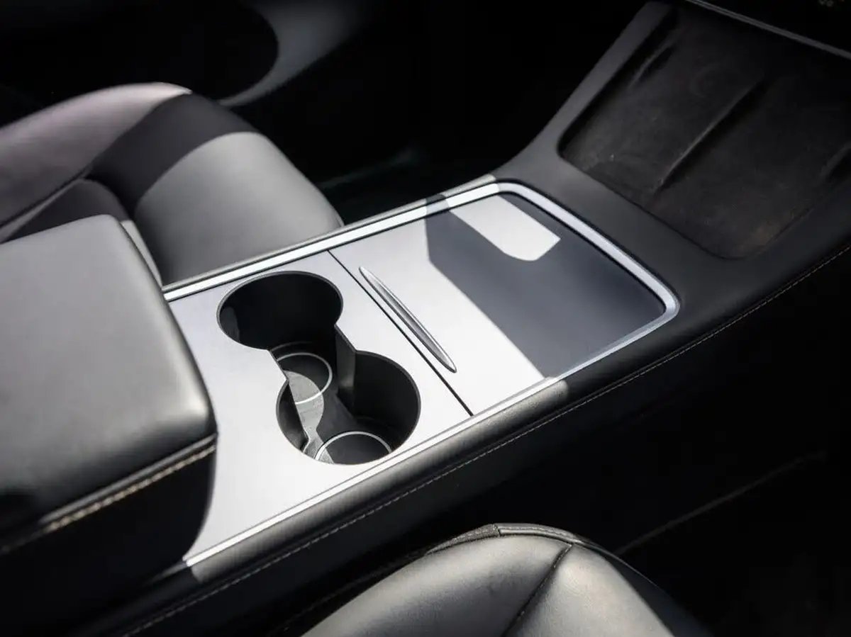 2023-tesla-model-y-e-long-range-big-34