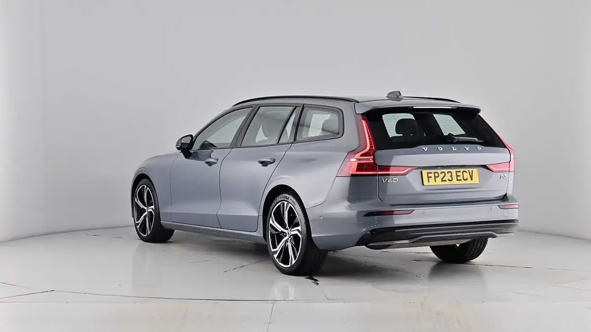 2023-volvo-v60-20-b3-plus-station-wagon-big-69