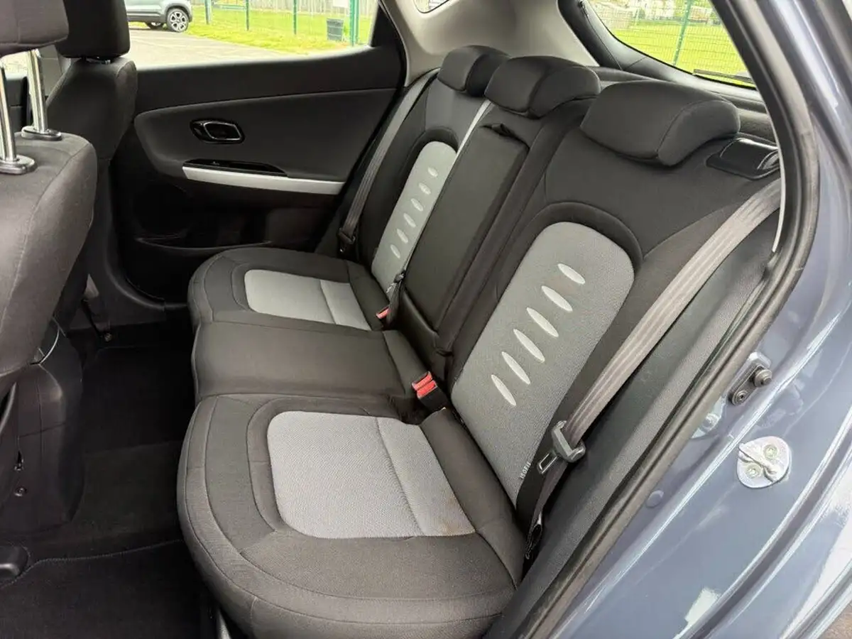 2015-kia-ceed-16crdi-2-hatchback-auto-big-12