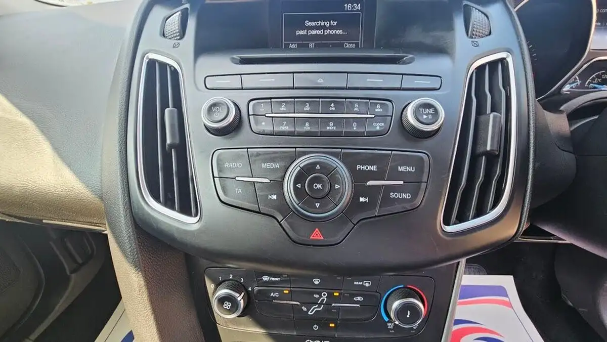 2015-ford-focus-10t-zetec-125ps-hatchback-big-20