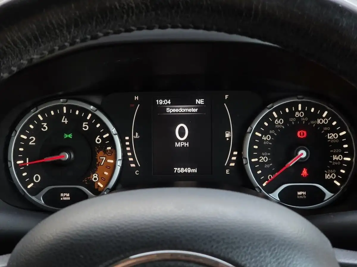 2016-jeep-renegade-14-multiair-ii-longitude-big-14