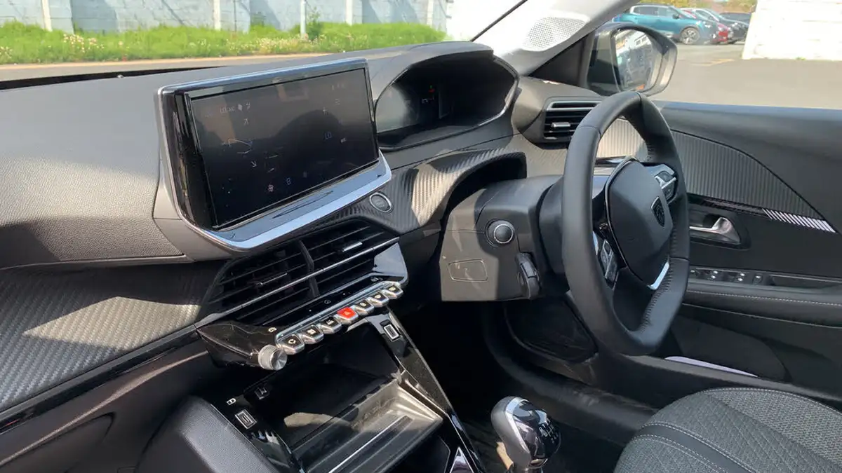 2024-peugeot-208-12-puretech-allure-big-11