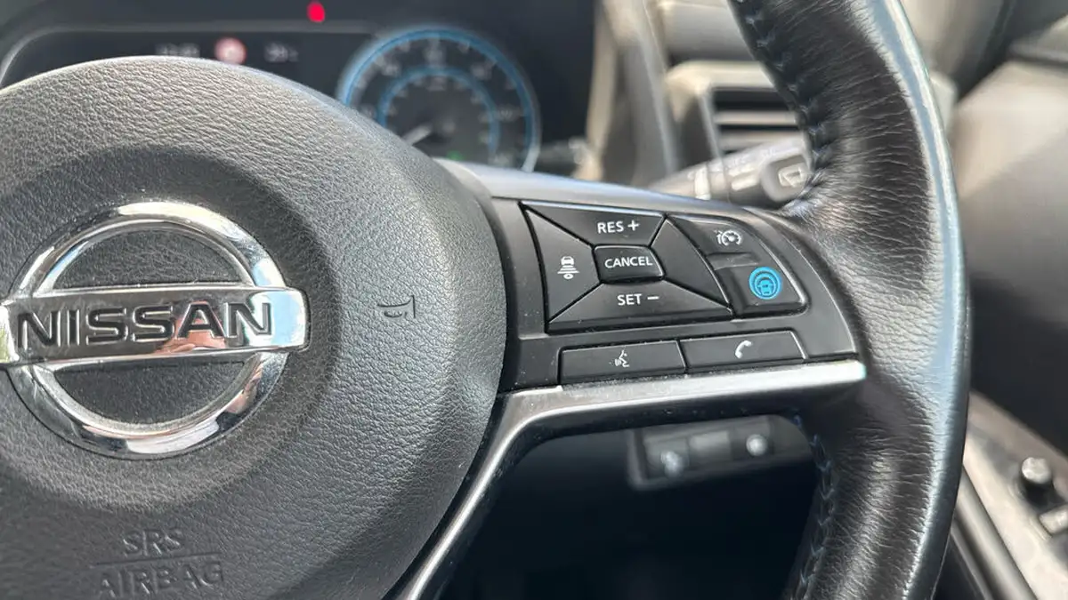 2020-nissan-leaf-e-tekna-big-27