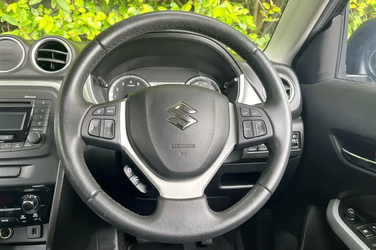 2017-suzuki-vitara-16-sz4-big-13