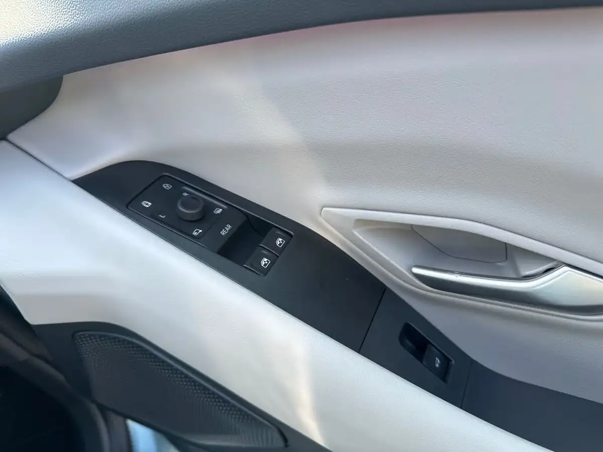 2024-ford-explorer-e-premium-286ps-77kwh-big-24