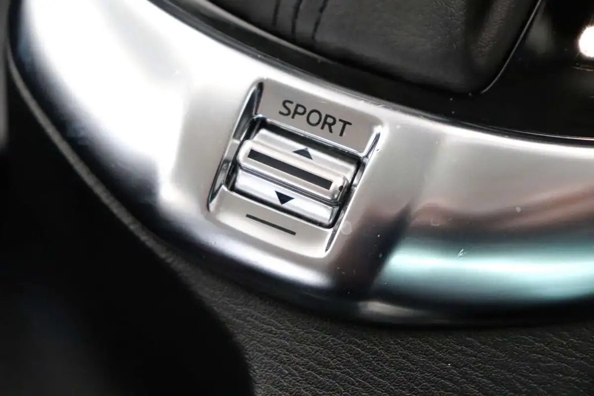 2018-mazda-mazda2-15-se-l-nav-auto-big-45