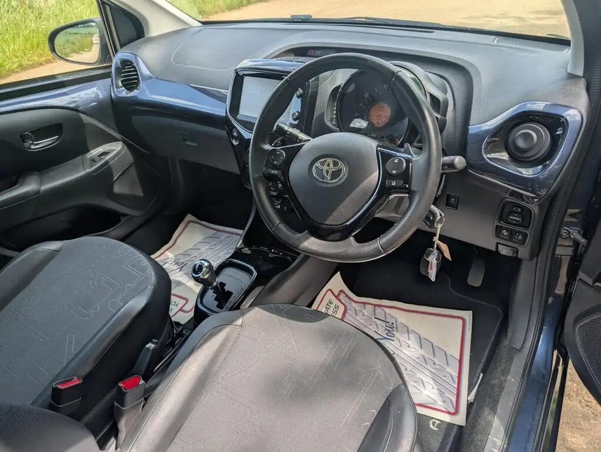 2017-toyota-aygo-10-vvt-i-x-pression-tss-5d-x-shift-big-13