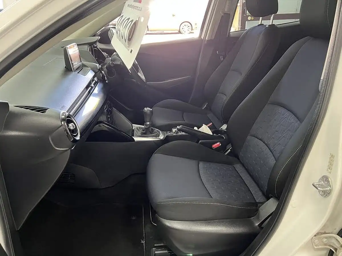 2016-mazda-mazda2-15-sport-black-big-17