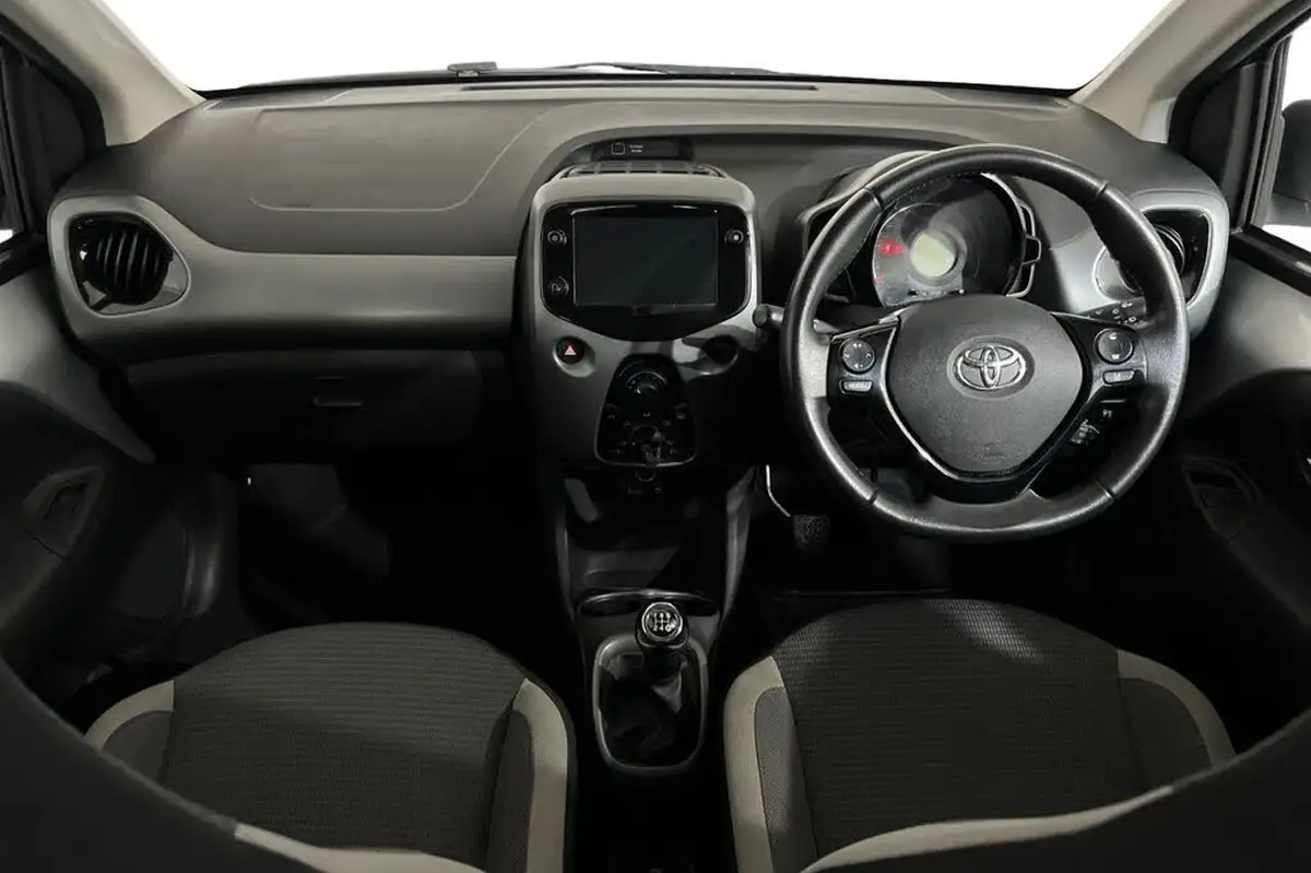 2021-toyota-aygo-10-vvt-i-x-play-tss-big-11