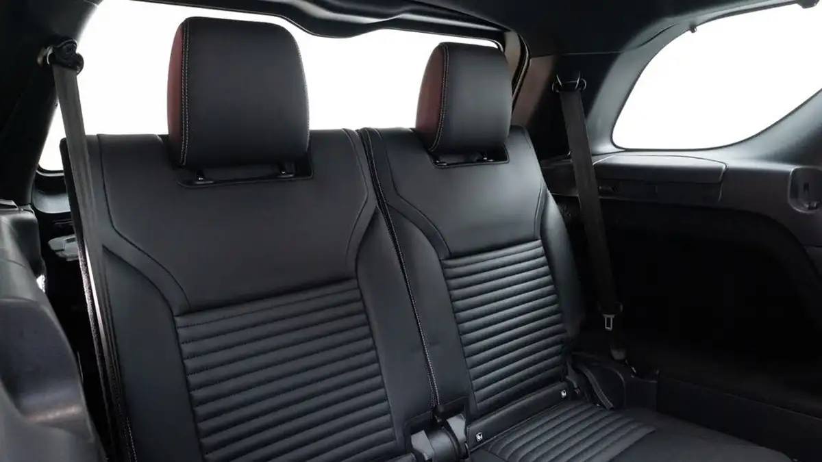 2023-land-rover-discovery-30-d300-dynamic-se-big-11