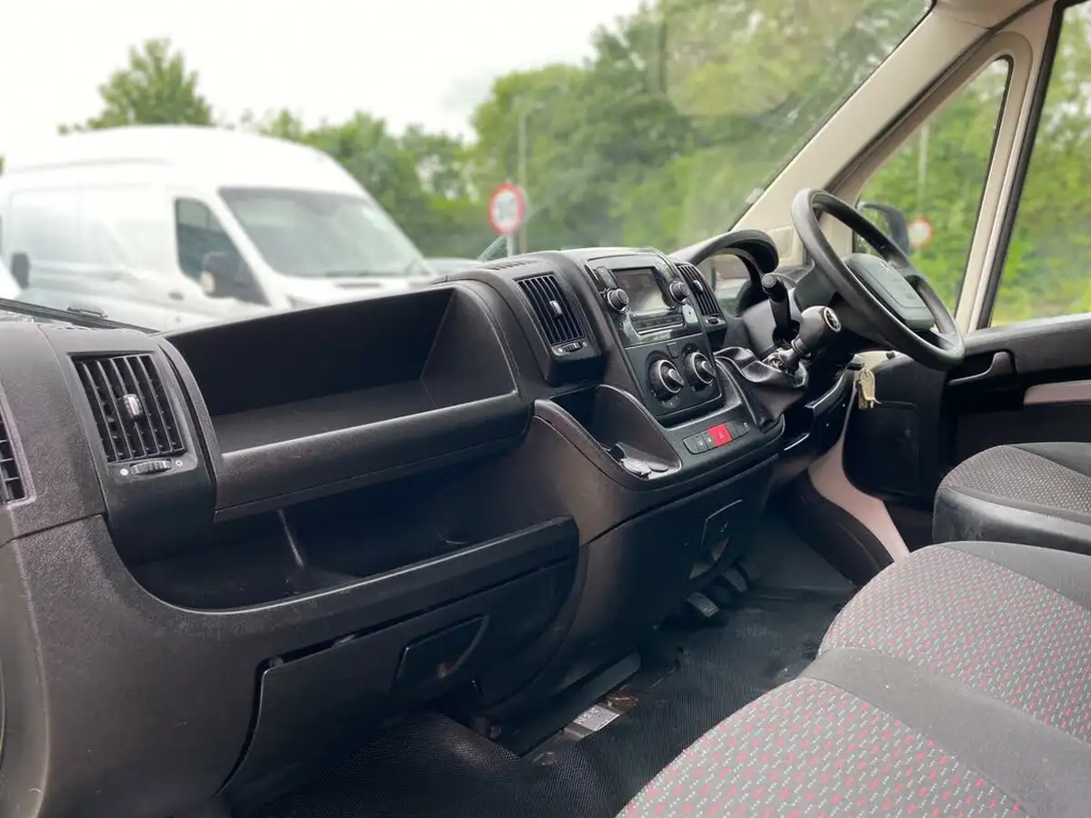 2020-peugeot-boxer-20-bluehdi-professional-335-l2h2-big-51
