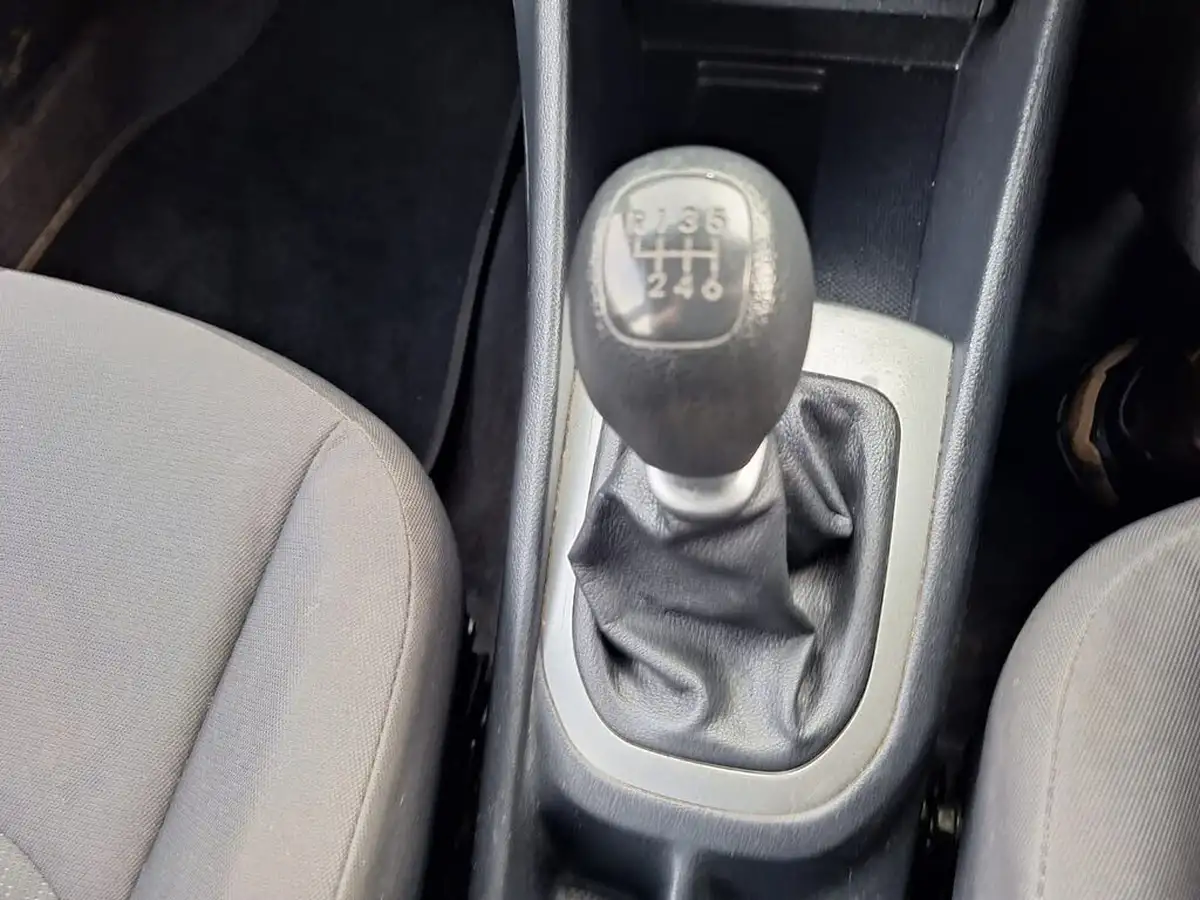 2014-kia-rio-11crdi-1-air-big-12