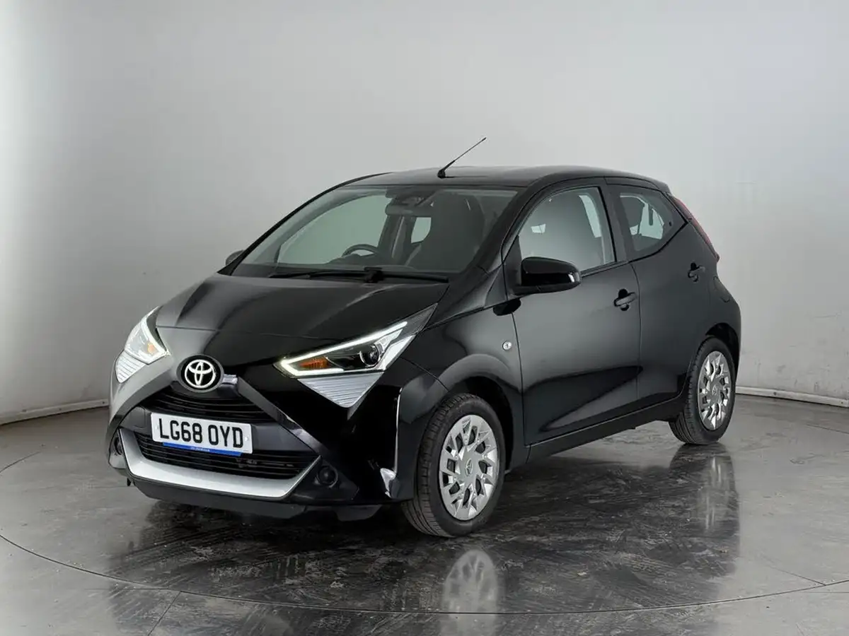 2018-toyota-aygo-10-vvt-i-x-play-68bhp-tss-5d-x-shift-big-2