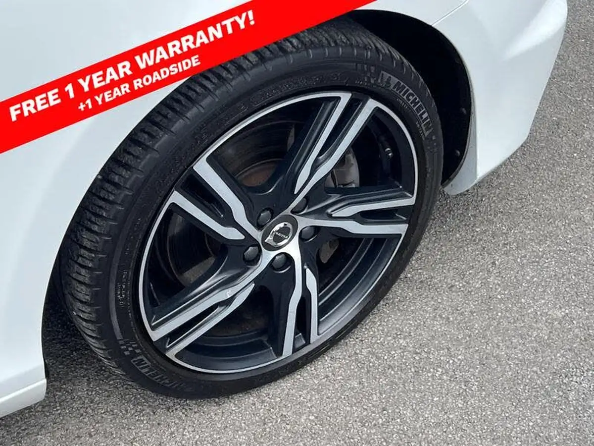 2019-volvo-v40-15-t3-r-design-edition-big-3