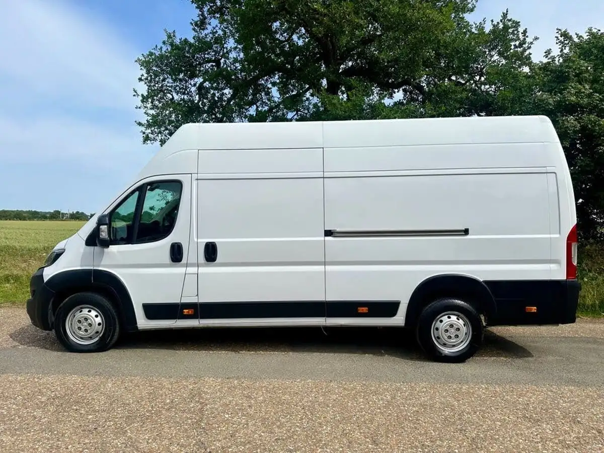 2022-peugeot-boxer-22-bluehdi-professional-435-l4-h3-big-2