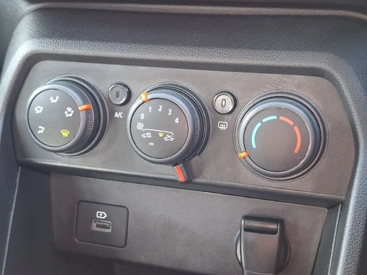 2022-dacia-sandero-10-tce-comfort-90bhp-big-13