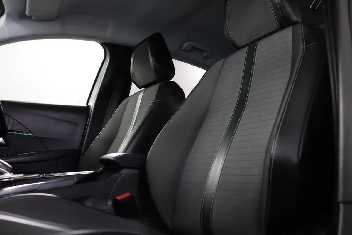 2020-peugeot-208-12-puretech-allure-130bhp-eat8-big-35