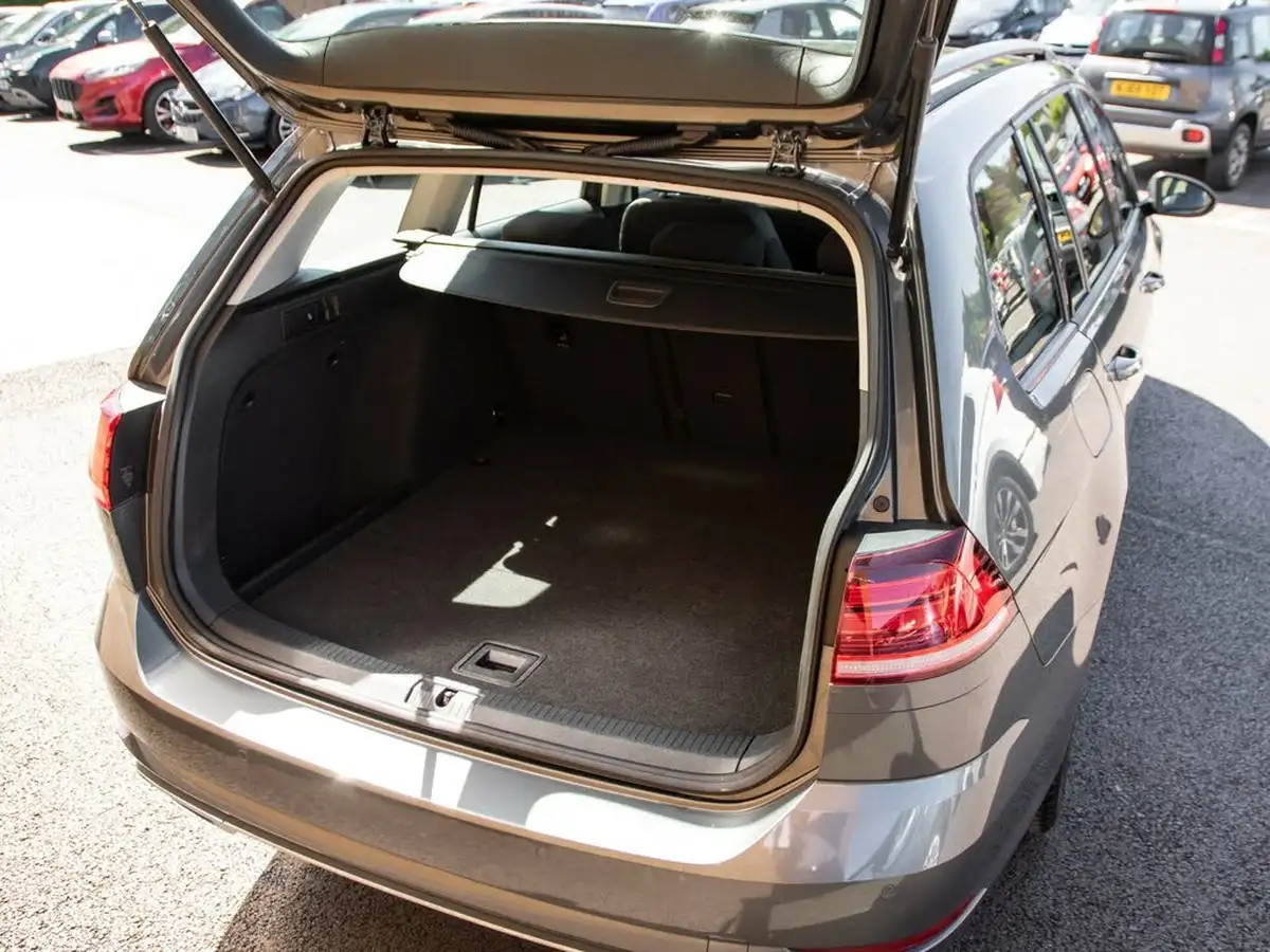 2018-volkswagen-golf-14-tsi-se-nav-estate-5d-dsg-big-35