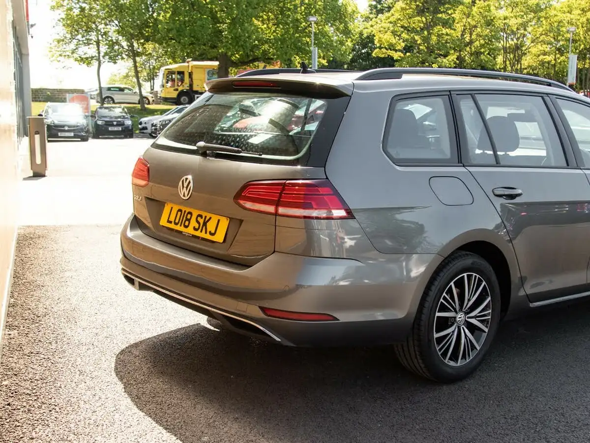 2018-volkswagen-golf-14-tsi-se-nav-estate-5d-dsg-big-7