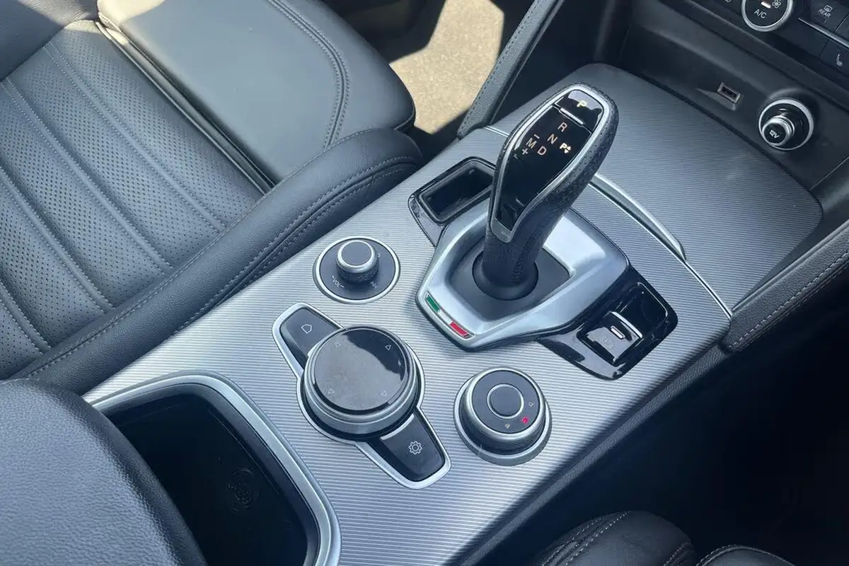 2023-alfa-romeo-stelvio-20-veloce-big-29