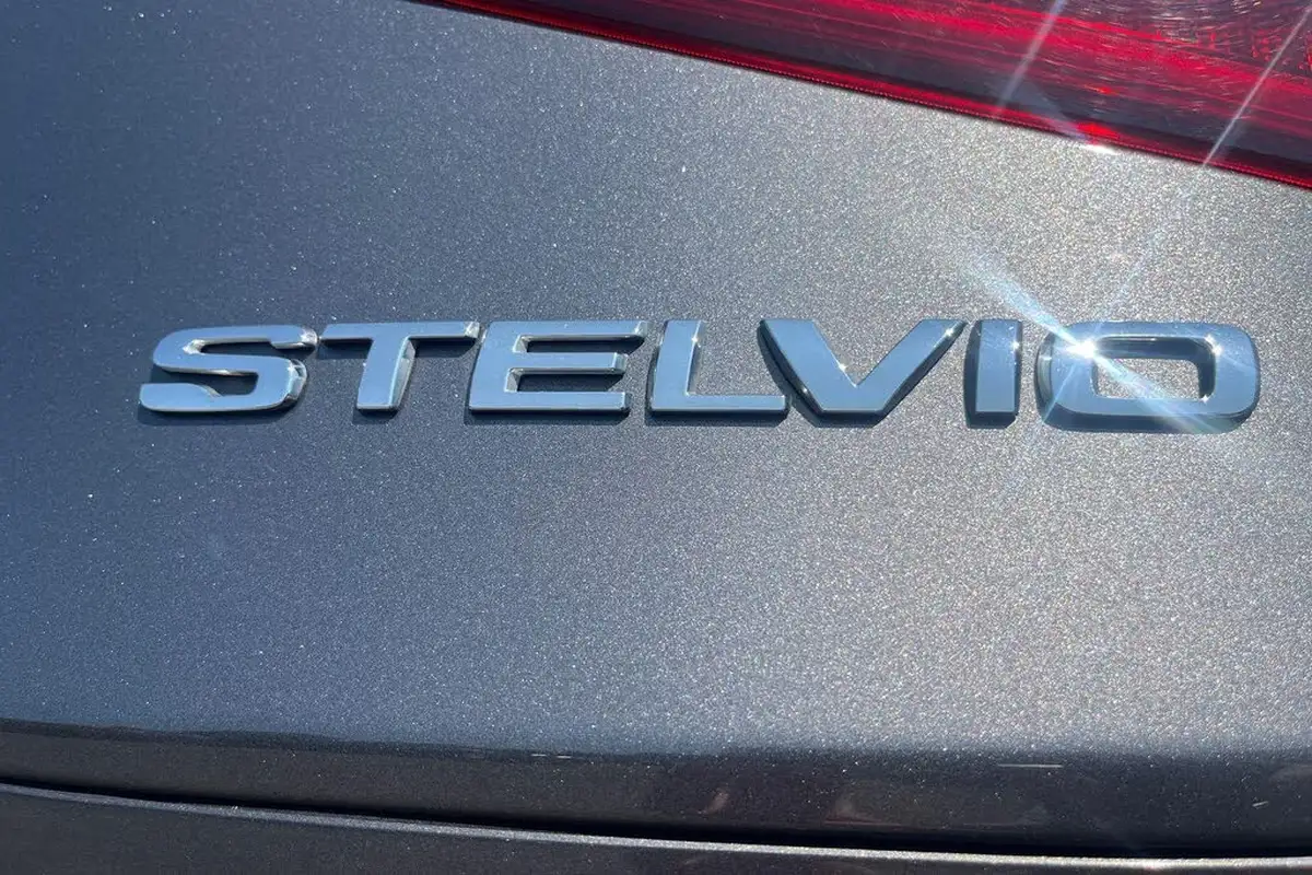 2023-alfa-romeo-stelvio-20-veloce-big-25