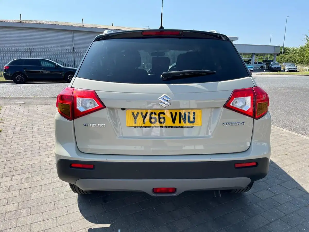2016-suzuki-vitara-16-sz-t-big-5