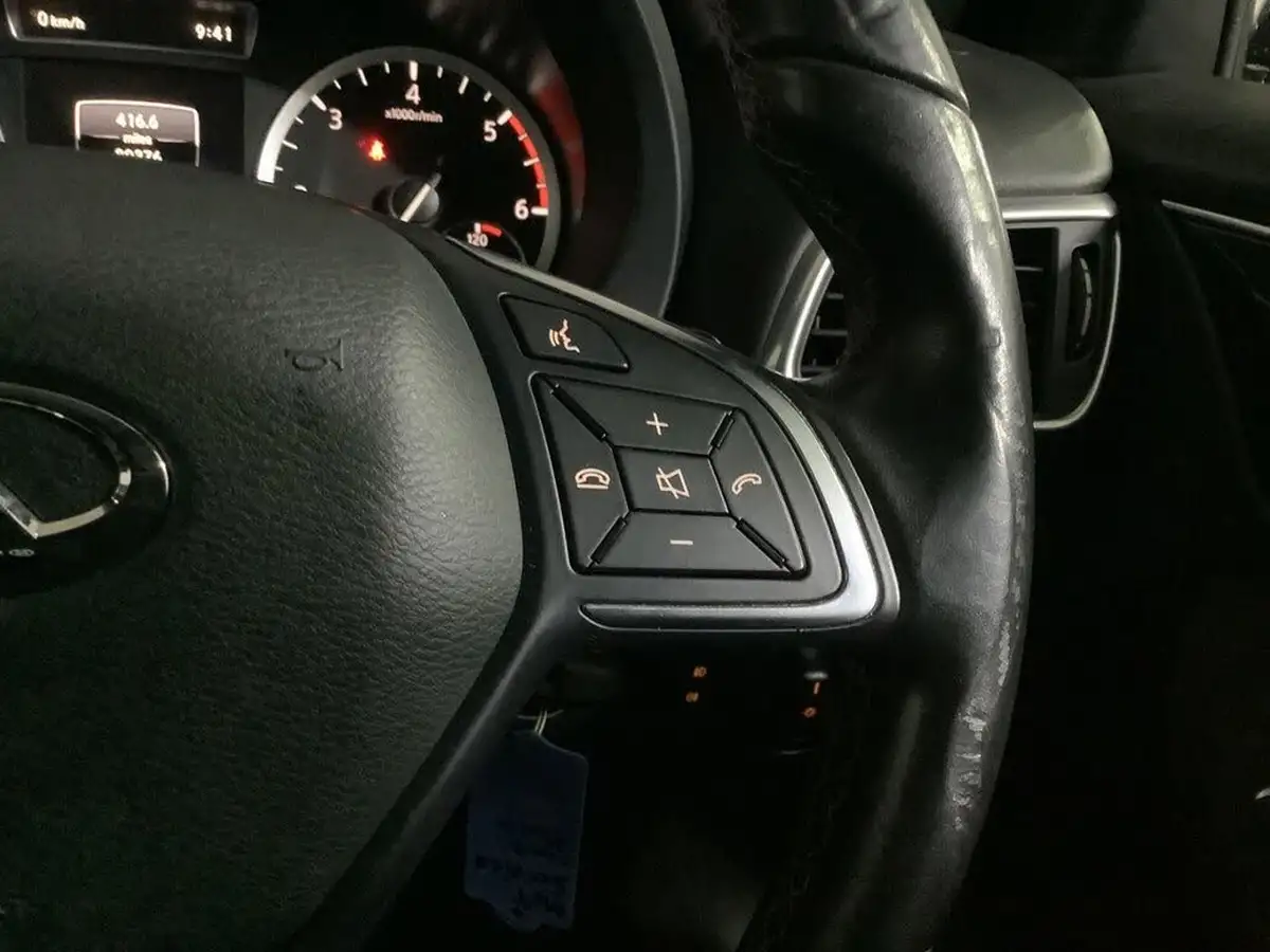 2016-infiniti-q30-22d-premium-big-17
