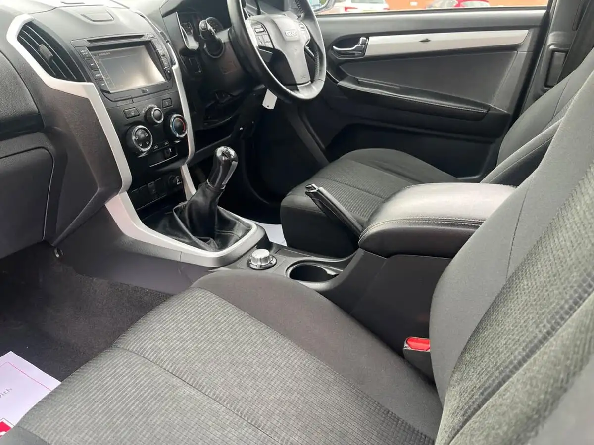 2019-isuzu-d-max-19td-yukon-extended-pick-up-big-10