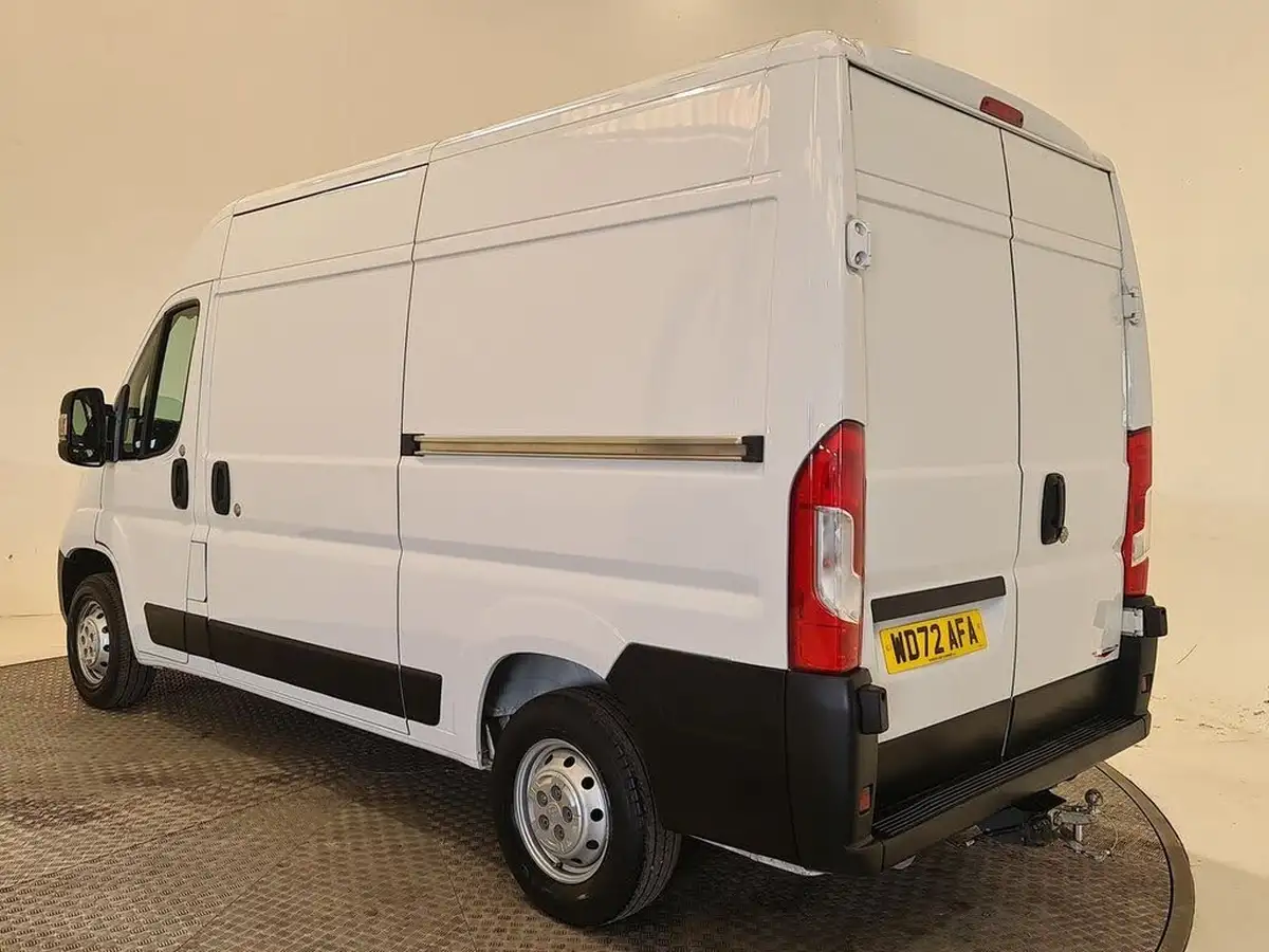 2022-citroen-relay-22bluehdi-35-l2h2-enterprise-big-3