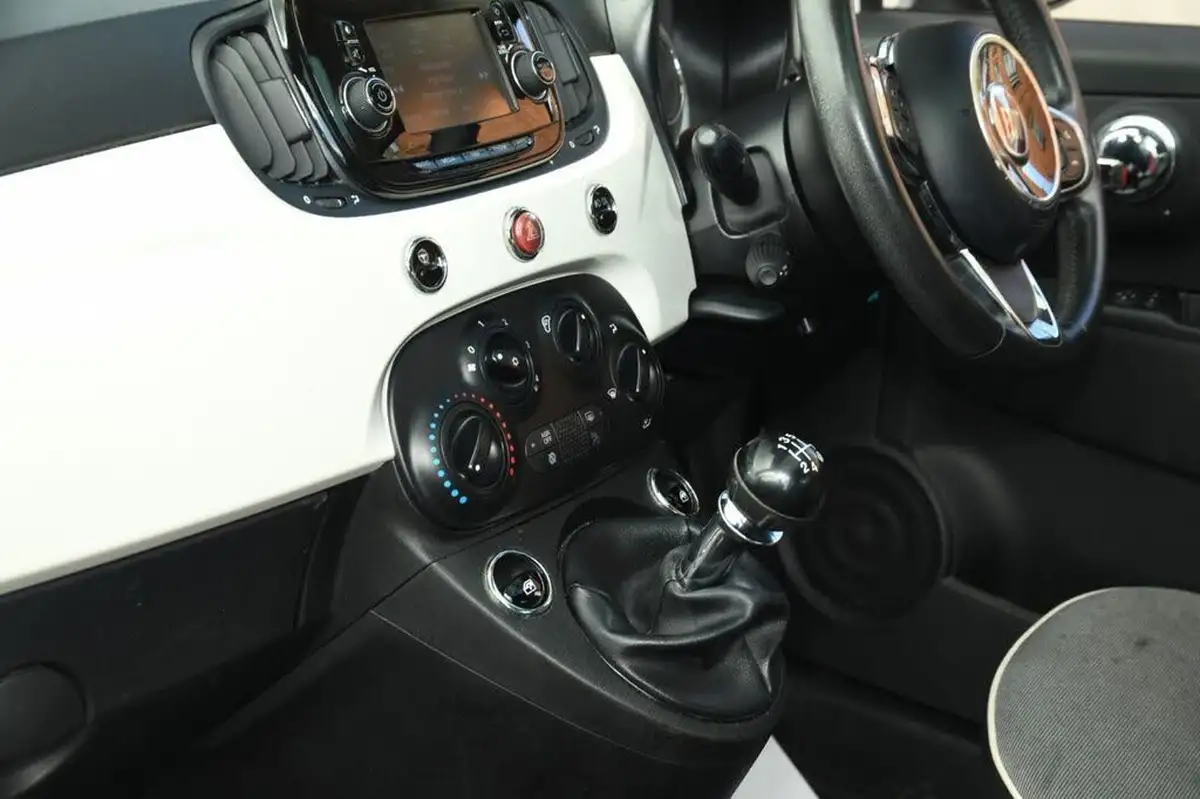 2018-fiat-500-12-lounge-big-15