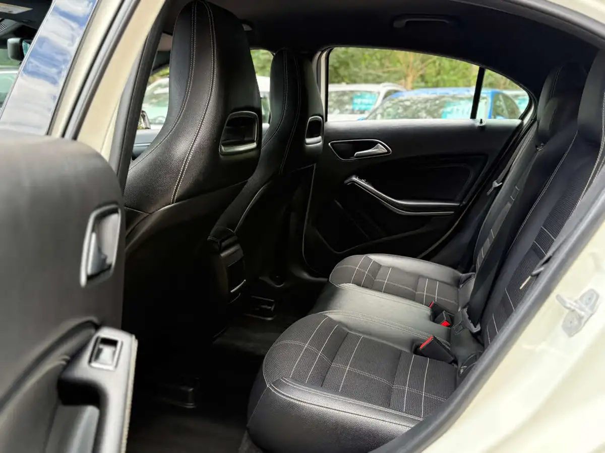 2015-mercedes-benz-a-class-15-cdi-a180-sport-109ps-big-35