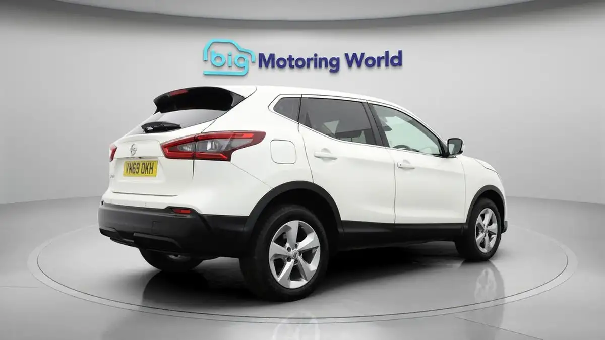 2019-nissan-qashqai-13-dig-t-acenta-premium-140ps-big-7