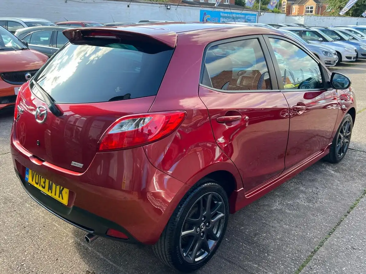 2013-mazda-mazda2-13-venture-big-14
