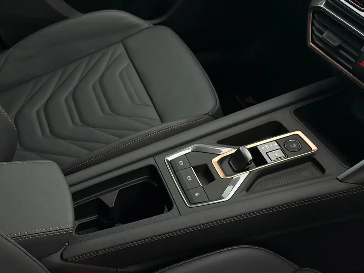 2024-cupra-formentor-15-e-hybrid-v3-big-19