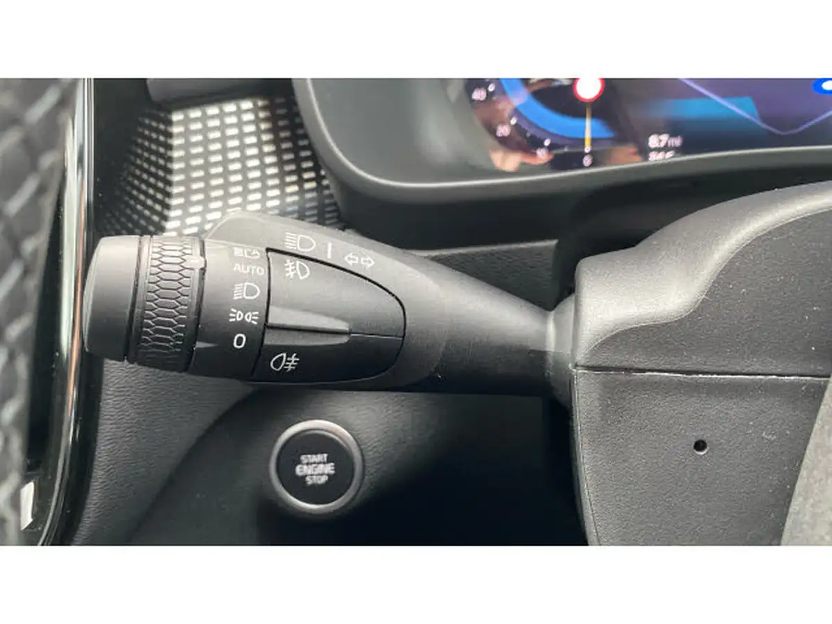 2024-volvo-xc40-20-b3-ultra-black-edition-big-22