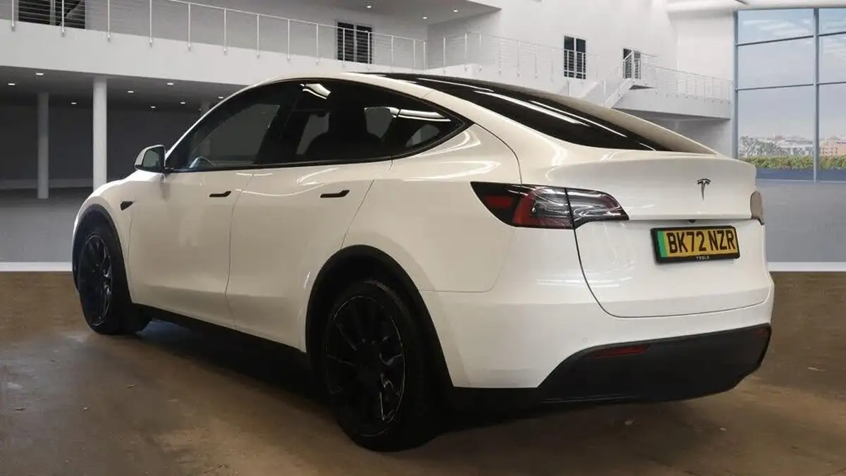 2022-tesla-model-y-e-long-range-big-1