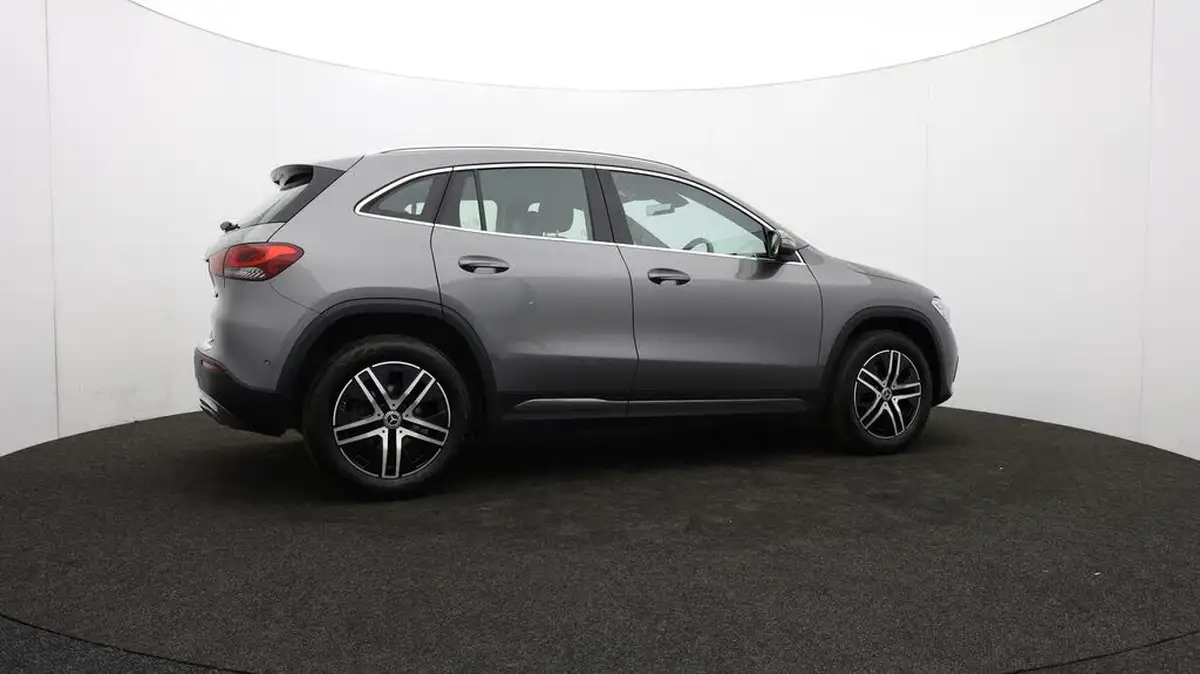 2022-mercedes-benz-gla-class-13-gla-200-sport-executive-big-38