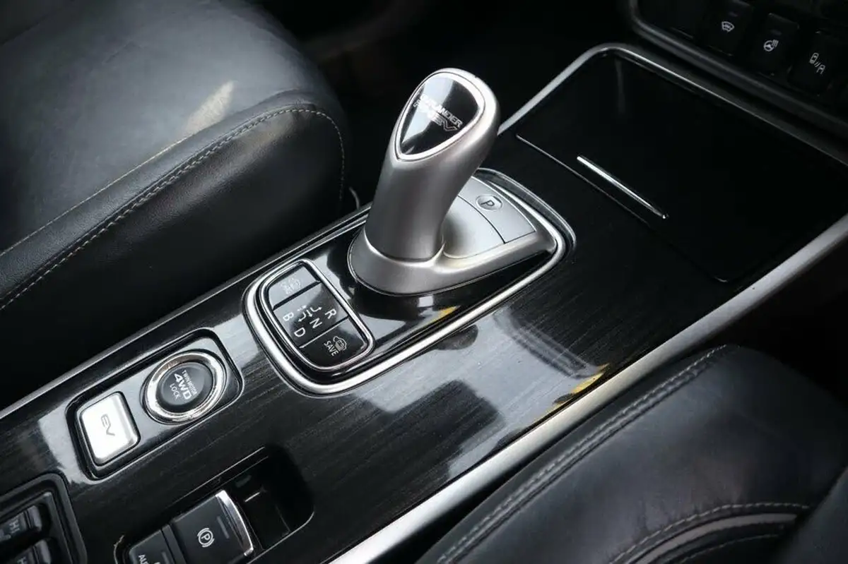 2018-mitsubishi-outlander-20-4hs-phev-5st-big-6
