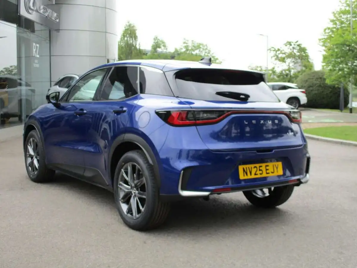 2025-lexus-lbx-15-premium-plus-big-6