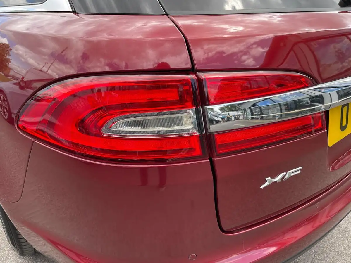 2014-jaguar-xf-30td-premium-luxury-sportbrake-5d-big-49