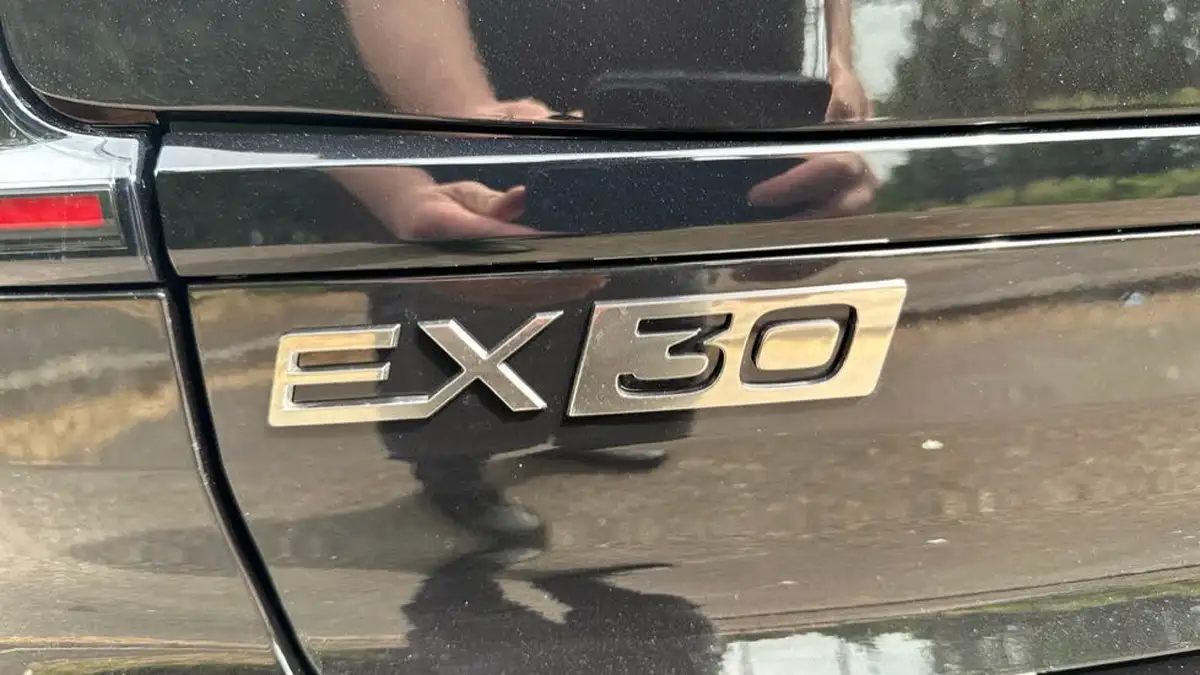 2025-volvo-ex30-e-single-motor-ultra-big-44