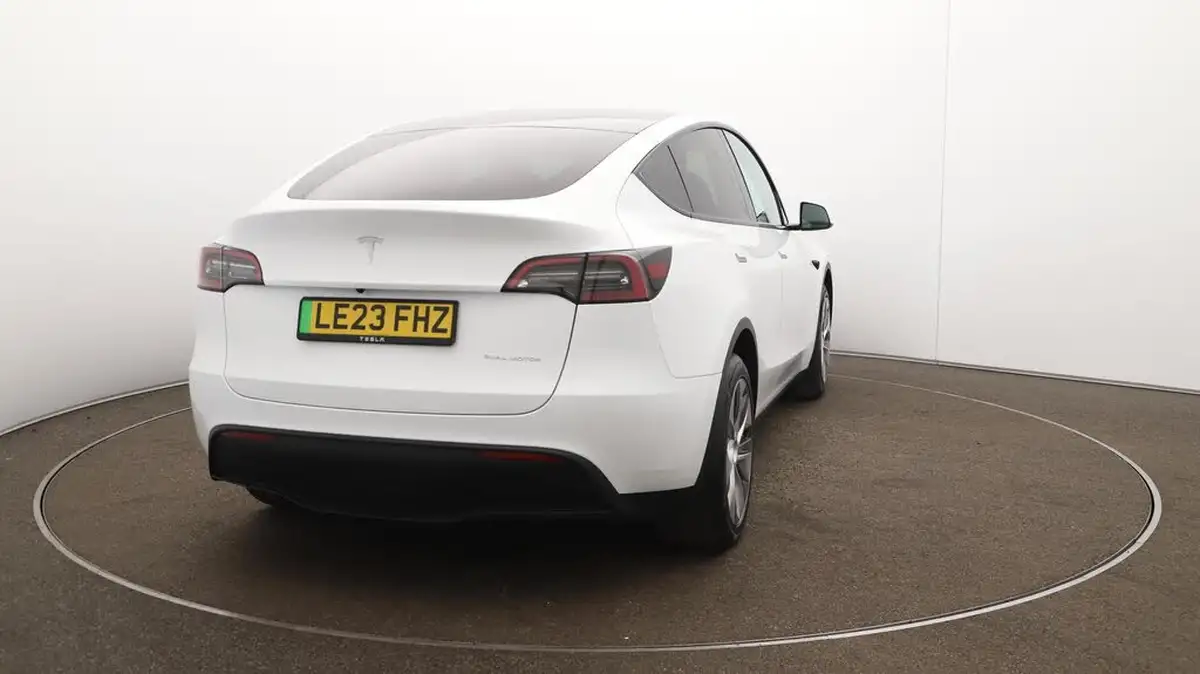 2023-tesla-model-y-e-long-range-big-55