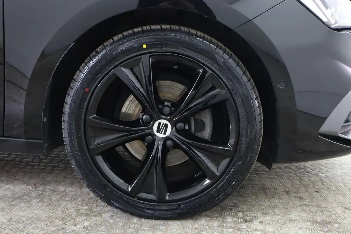 2021-seat-leon-15-etsi-fr-hatchback-big-27