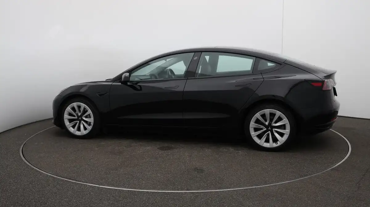 2022-tesla-model-3-e-long-range-big-58