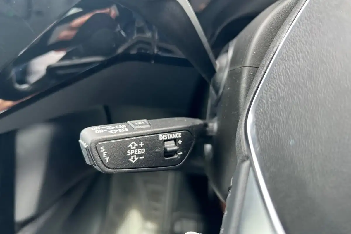 2019-audi-e-tron-55e-launch-edition-big-34