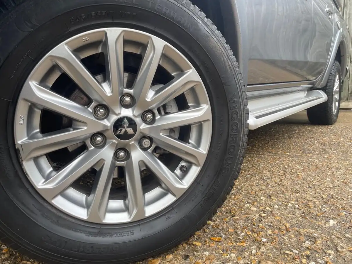 2018-mitsubishi-l200-24di-d-barbarian-eu6-big-35