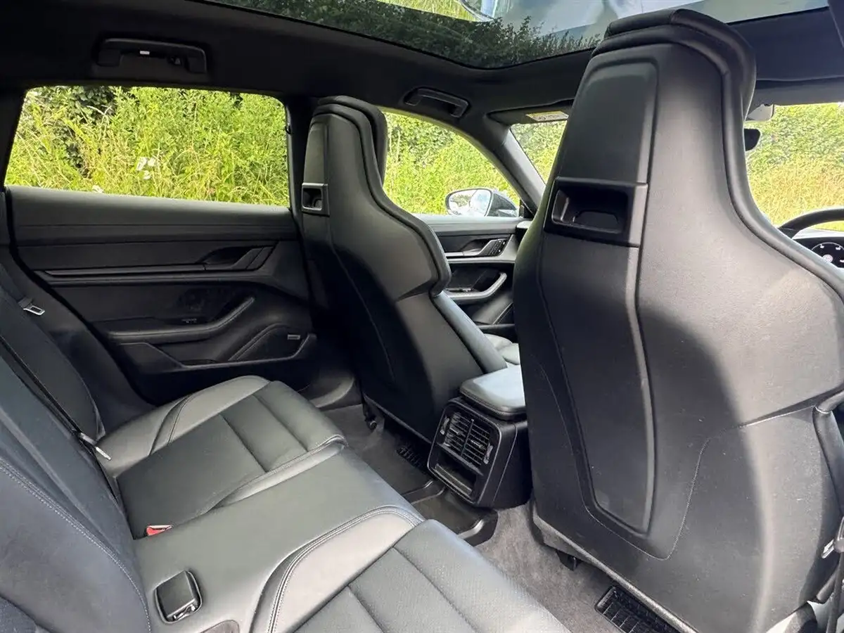 2023-porsche-taycan-e-sport-turismo-476ps-performance-battery-plus-big-15