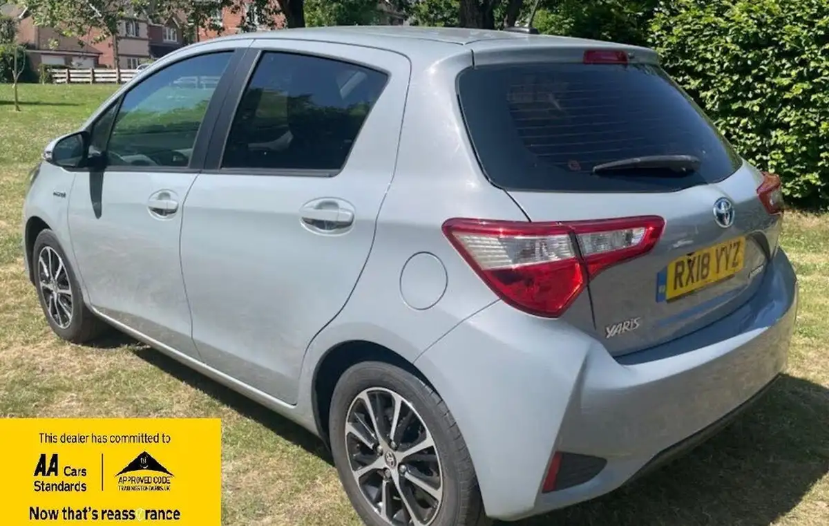 2018-toyota-yaris-15-vvt-i-icon-tech-98bhp-hybrid-1497cc-e-cvt-big-2